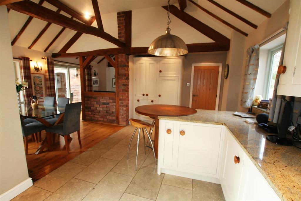 Theoldcoachhouse,kitchendiner.JPG