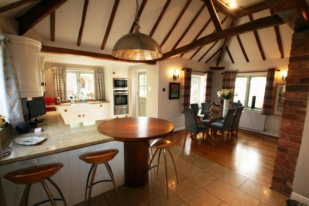 Theoldcoachhouse,kitchendiner2.JPG
