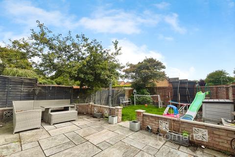 3 bedroom semi-detached house for sale, Maskell Way, Farnborough, Hampshire