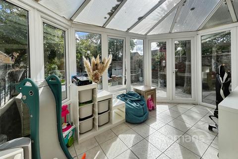 3 bedroom semi-detached house for sale, Maskell Way, Farnborough, Hampshire