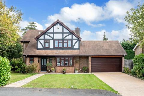 1 Heathlands, Tadworth, KT20 5RA