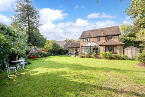 1 Heathlands, Tadworth, KT20 5RA