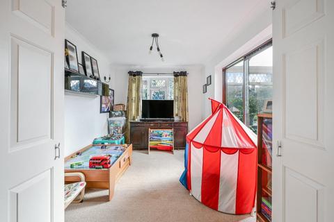 1 Heathlands, Tadworth, KT20 5RA