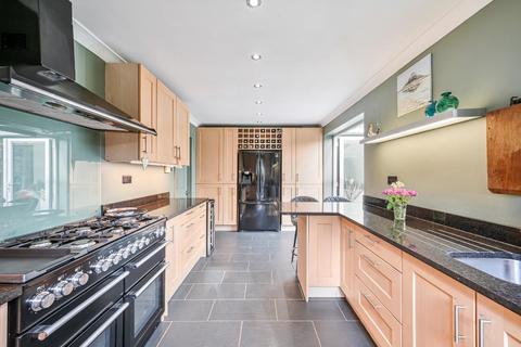 1 Heathlands, Tadworth, KT20 5RA