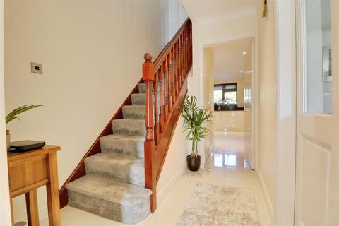 5 bedroom detached house for sale, Hall Drive, Alsager