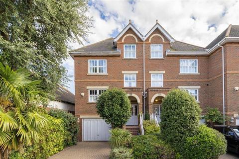 30 The Riverside, East Molesey, KT8 9BF