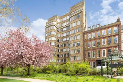 undefined, Charterhouse Square, London EC1M
