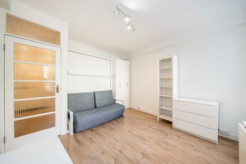 undefined, Charterhouse Square, London EC1M