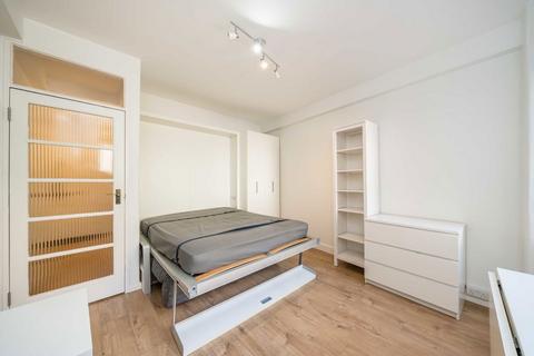 undefined, Charterhouse Square, London EC1M