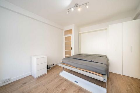 undefined, Charterhouse Square, London EC1M