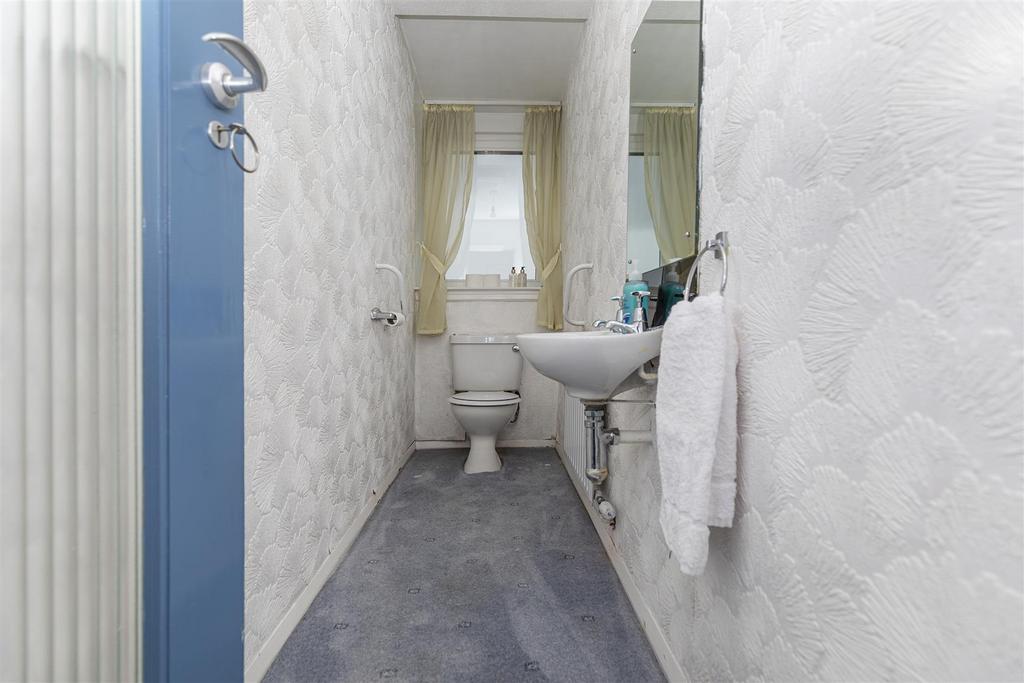 Bramleys Estate Agents - Pinfold Lane - Fixby (21)