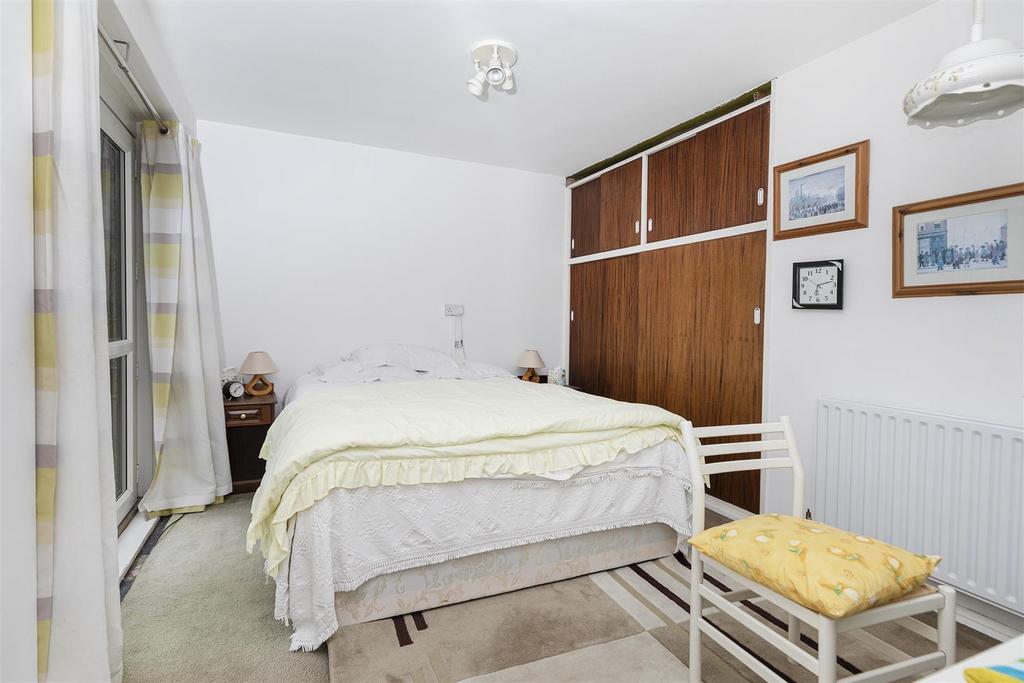 Bramleys Estate Agents - Pinfold Lane - Fixby (13)