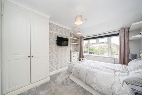 4 bedroom semi-detached house for sale, Kendrey Gardens, Twickenham TW2