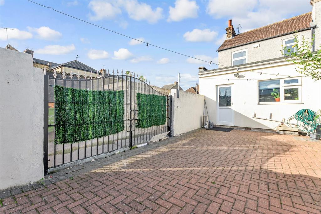 Driveway/Parking