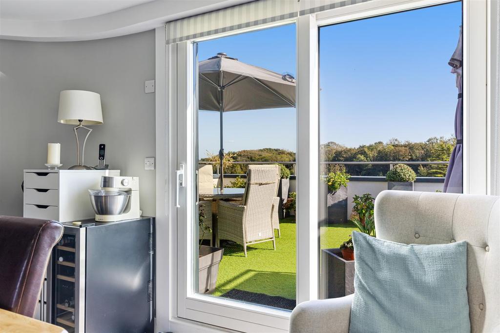 A36 - Broadsands, Flat 4 - 250922.jpg