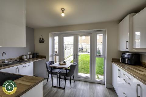 2 bedroom mews for sale, Farleigh Drive, Harworth