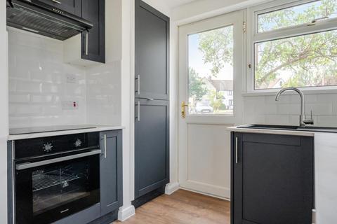 3 bedroom semi-detached house to rent, Brizewood,  Carterton,  OX18