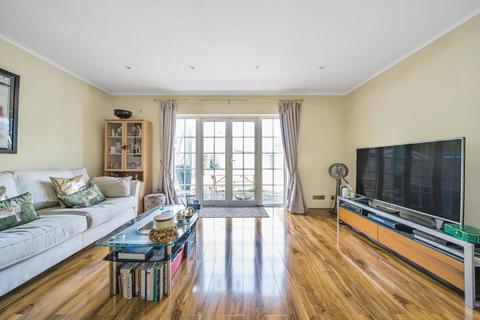 48 Angus Drive, Ruislip, HA4 0SB