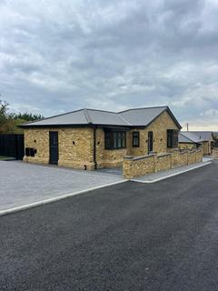 3 bedroom bungalow to rent, High Road, Fobbing SS17