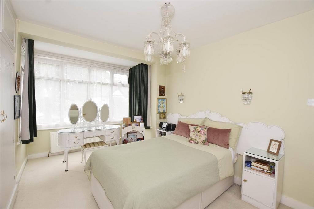 Bedroom 1.jpg