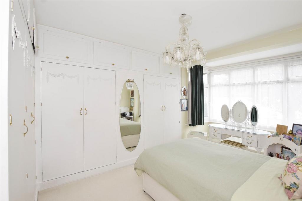 Bedroom 1.jpg