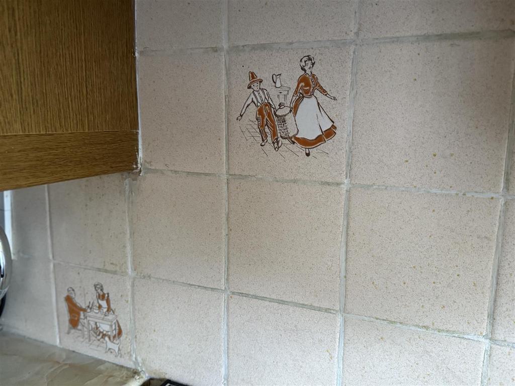KITCHEN & DINING ROOM