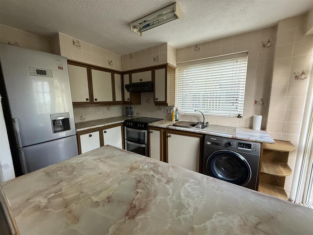 KITCHEN & DINING ROOM