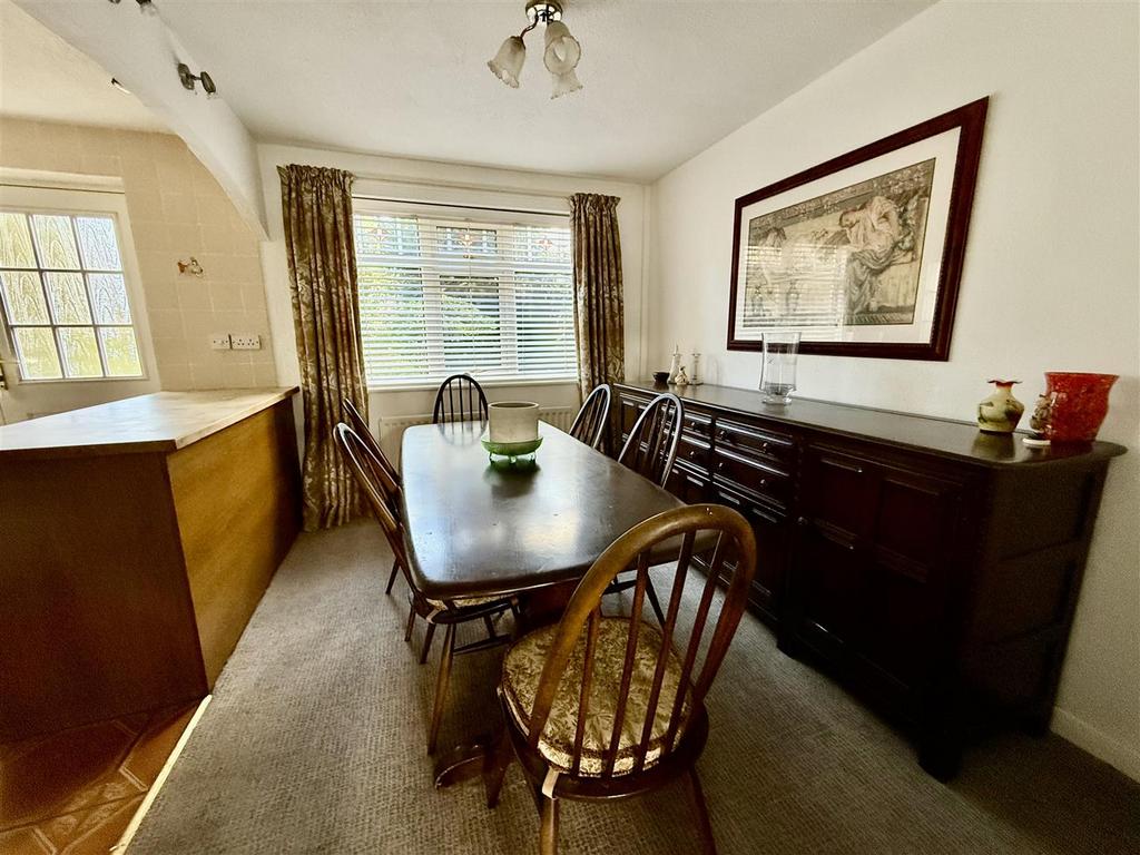 KITCHEN & DINING ROOM