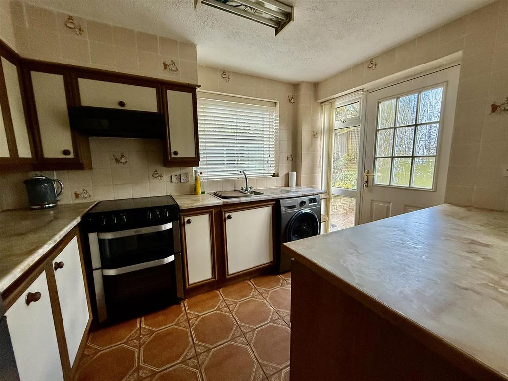 KITCHEN & DINING ROOM