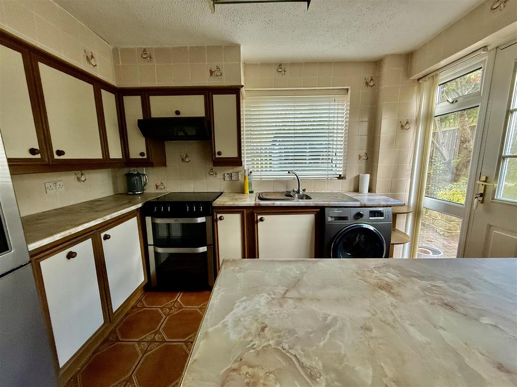 KITCHEN & DINING ROOM