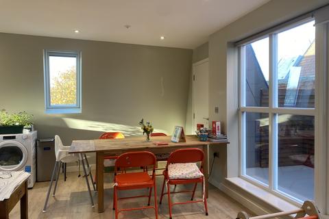 undefined, Fortis Green, London