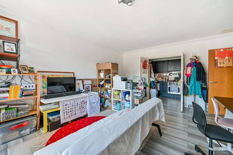 2 bedroom flat for sale, Twickenham Road, Teddington, TW11