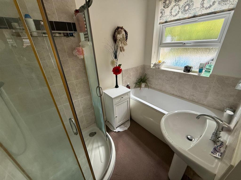 FC76 Bathroom.jpg