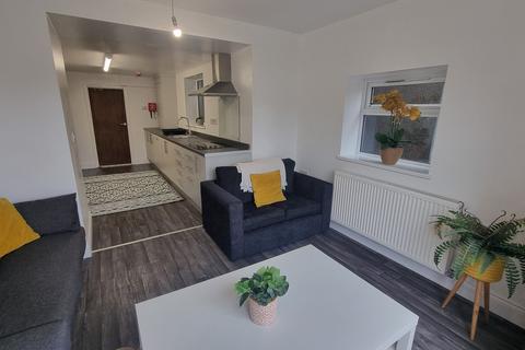 1 bedroom in a house share to rent, Victoria Tce,