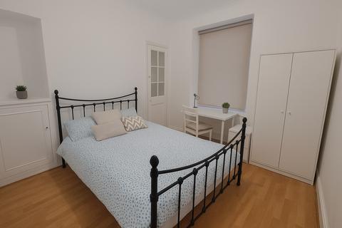 1 bedroom in a house share to rent, Victoria Tce,