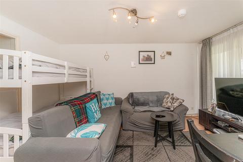 1 bedroom flat for sale, Hamilton Close, London