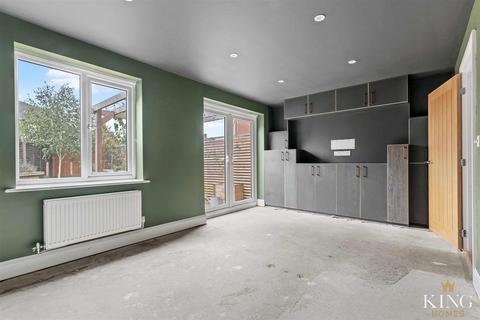 4 bedroom semi-detached house for sale, Bailey Avenue, Meon Vale, Stratford-Upon-Avon