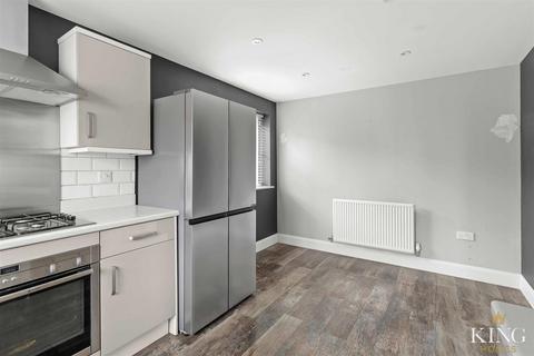 4 bedroom semi-detached house for sale, Bailey Avenue, Meon Vale, Stratford-Upon-Avon