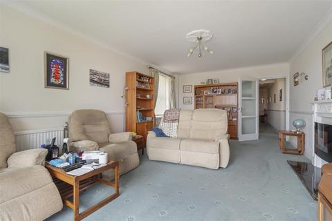 2 bedroom flat for sale, West Parade, Worthing
