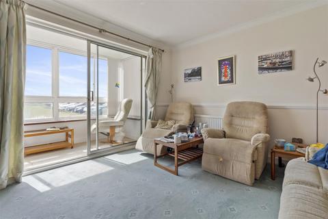 2 bedroom flat for sale, West Parade, Worthing