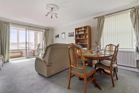 2 bedroom flat for sale, West Parade, Worthing