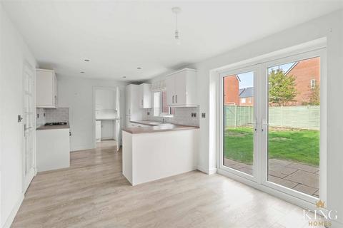 4 bedroom detached house for sale, Chestnut Avenue, Meon Vale, Stratford-Upon-Avon