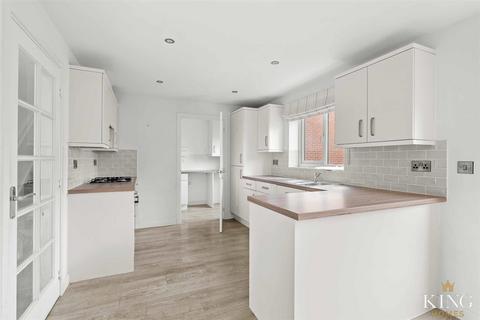 4 bedroom detached house for sale, Chestnut Avenue, Meon Vale, Stratford-Upon-Avon