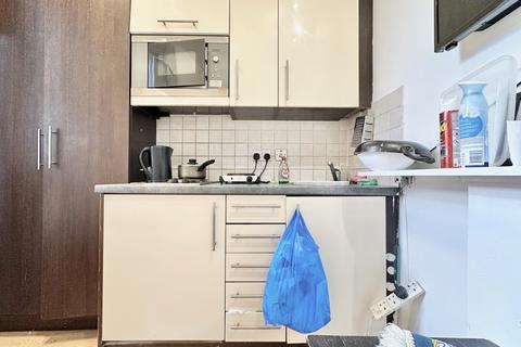 Studio to rent, Fernhead Road, London W9