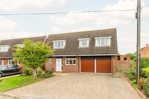 3 bedroom detached house for sale, Ridings Way, Cublington