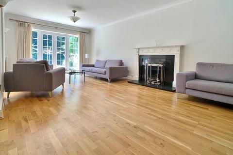 undefined, Old Avenue, West Byfleet, Surrey, KT14
