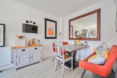 7 Khosla Road, Winchester, SO22 6GT