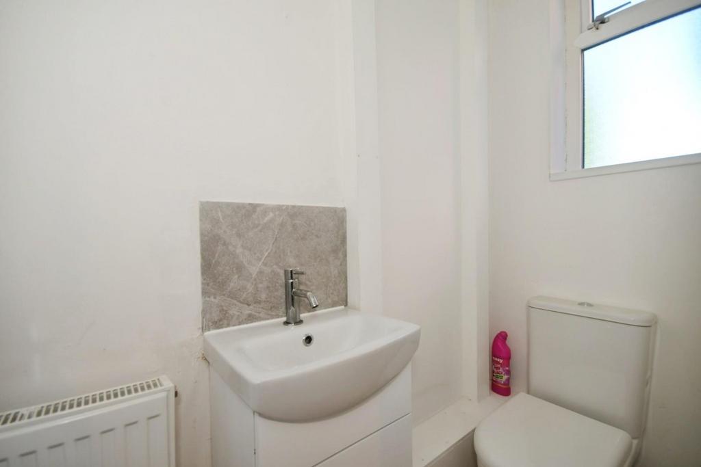 DOWNSTAIRS WC.jpg