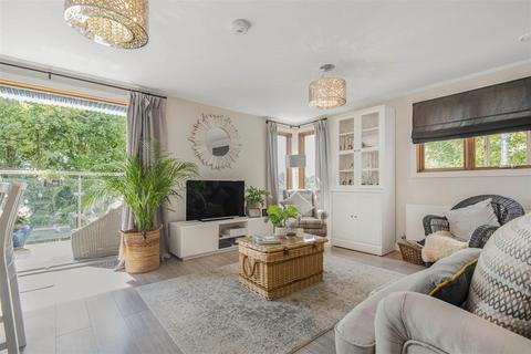 undefined, Grove Hill Close, Emmer Green, Reading