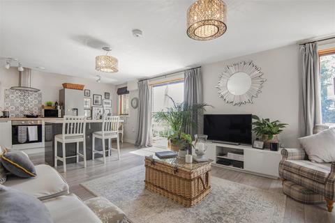 undefined, Grove Hill Close, Emmer Green, Reading